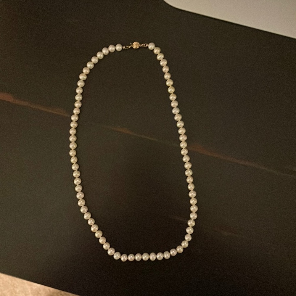 Cultured pearl necklace with stud earrings